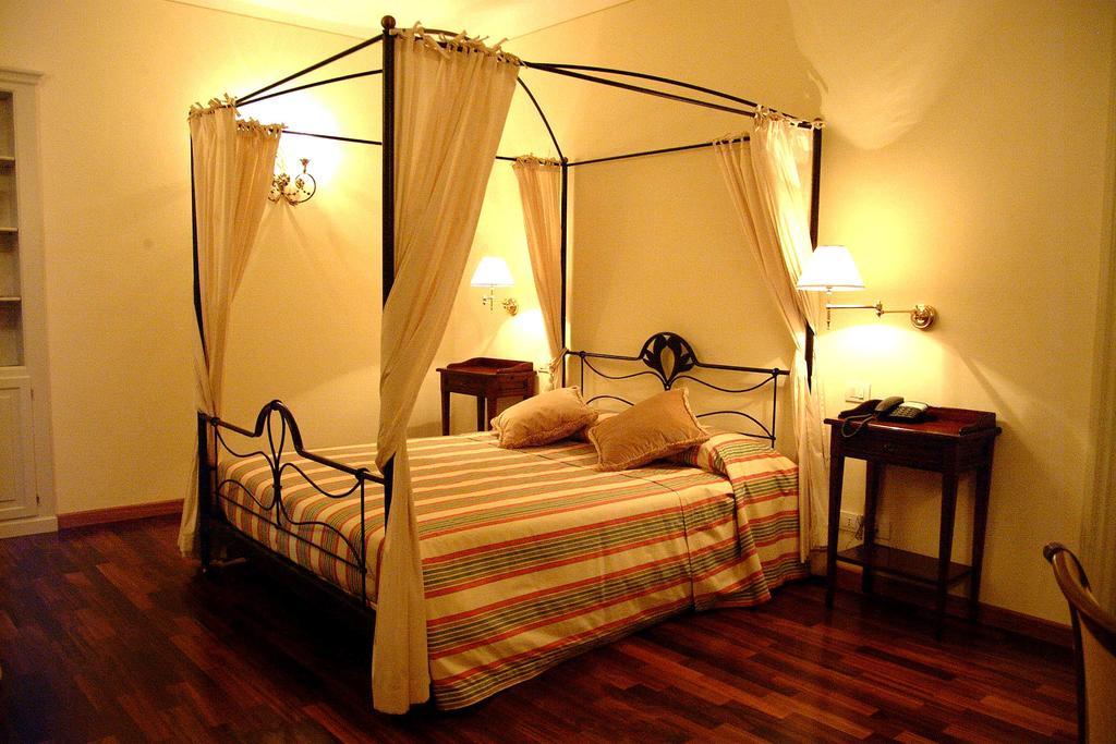 Neviglie Marcarini Agriturismo الغرفة الصورة