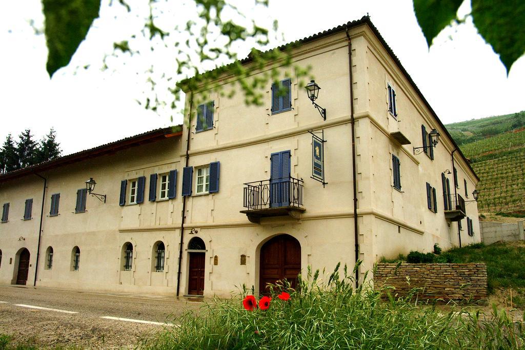 Neviglie Marcarini Agriturismo المظهر الخارجي الصورة