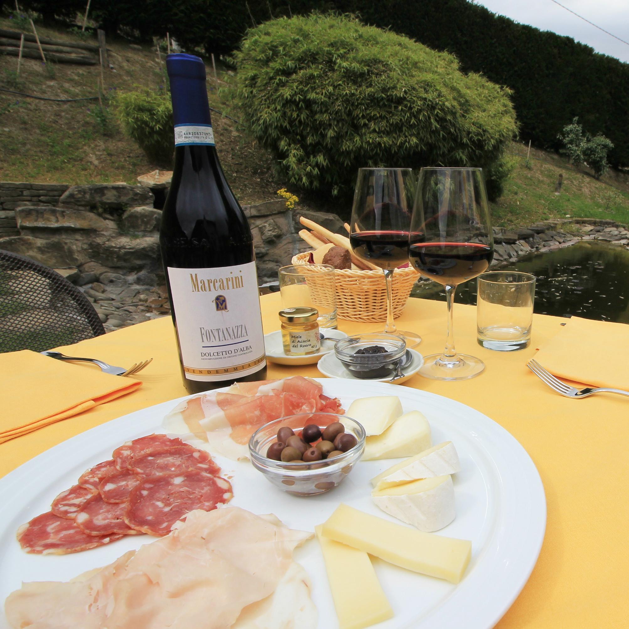 Neviglie Marcarini Agriturismo المظهر الخارجي الصورة
