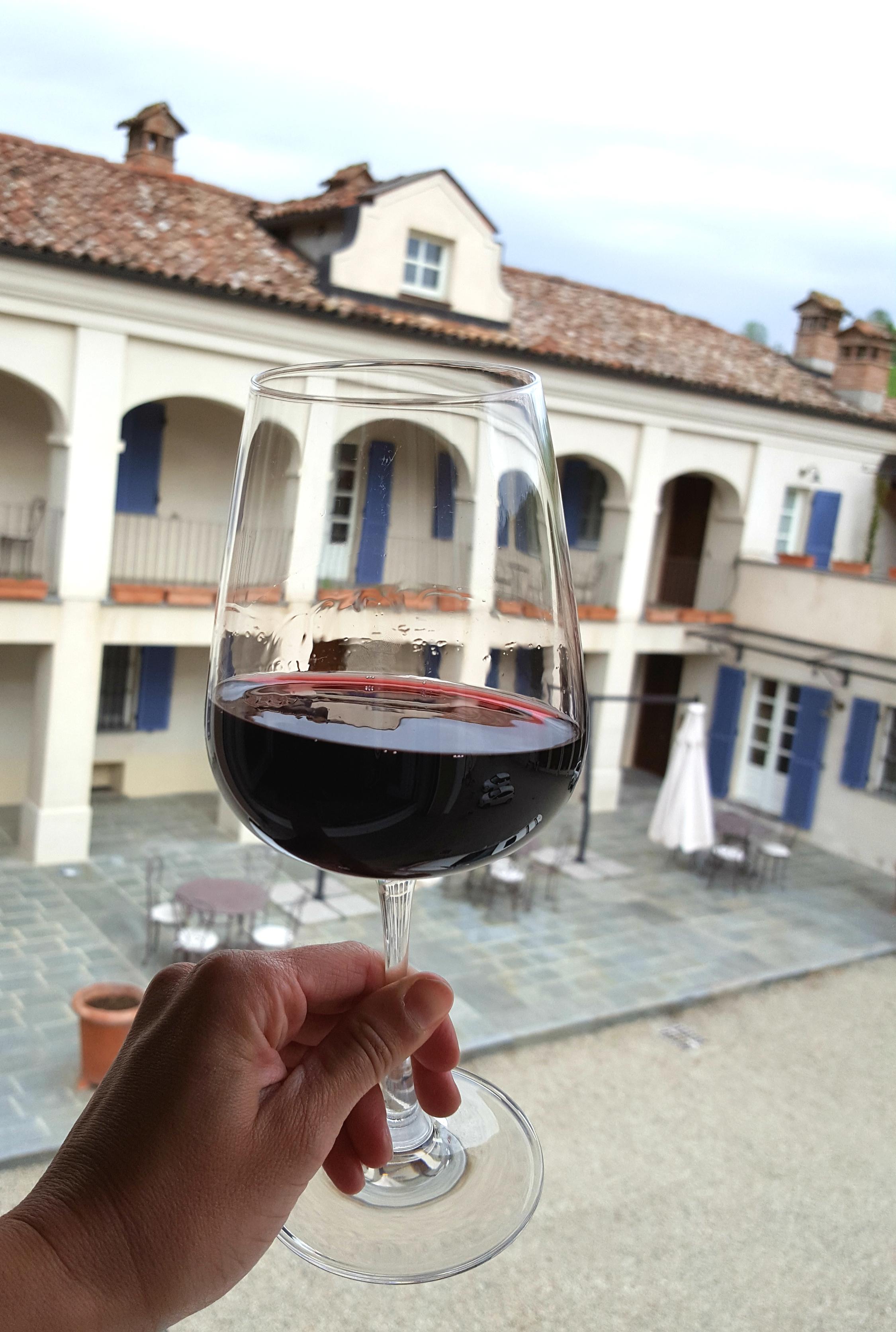 Neviglie Marcarini Agriturismo المظهر الخارجي الصورة