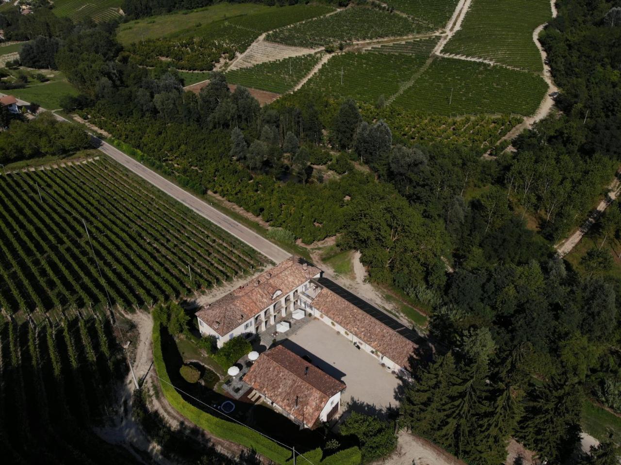 Neviglie Marcarini Agriturismo المظهر الخارجي الصورة