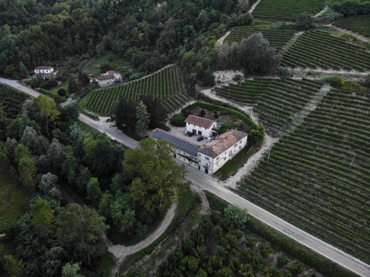Neviglie Marcarini Agriturismo المظهر الخارجي الصورة