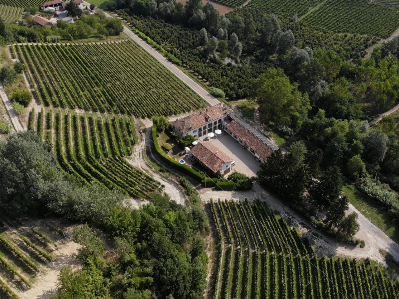 Neviglie Marcarini Agriturismo المظهر الخارجي الصورة