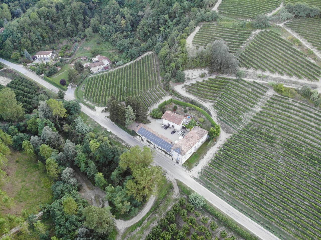 Neviglie Marcarini Agriturismo المظهر الخارجي الصورة