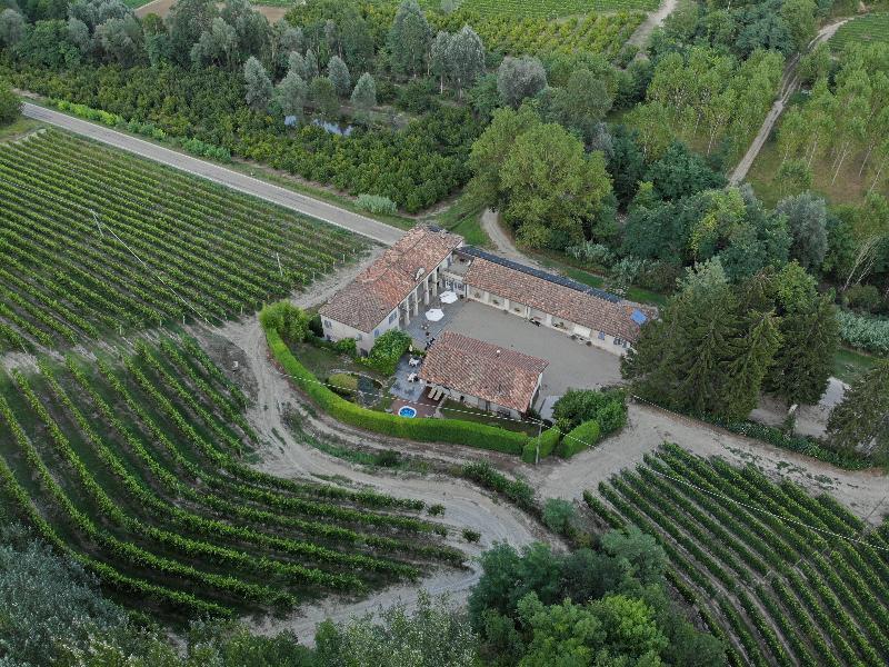 Neviglie Marcarini Agriturismo المظهر الخارجي الصورة